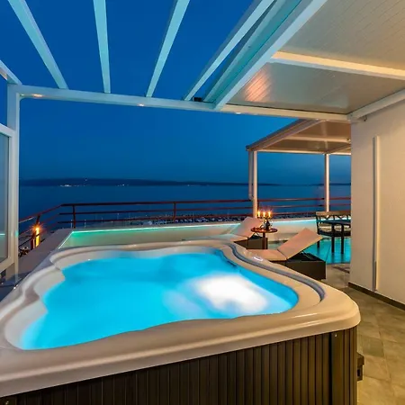 Seaside Penthouse With Hot Tub Sky Living 스플리트
