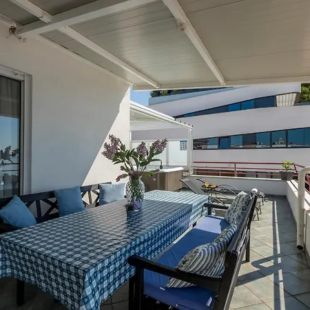 Seaside Penthouse With Hot Tub Sky Living *