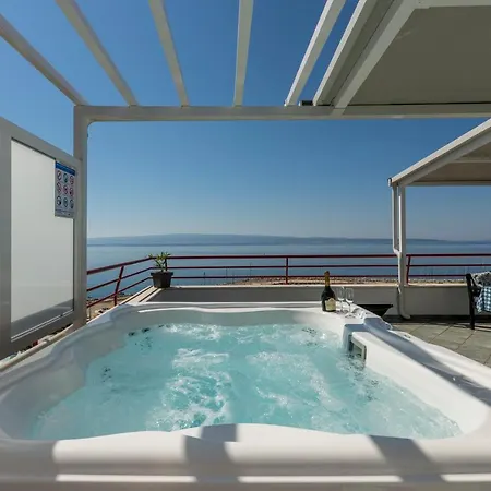 Seaside Penthouse With Hot Tub Sky Living *