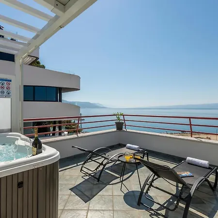 Seaside Penthouse With Hot Tub Sky Living Apartment *