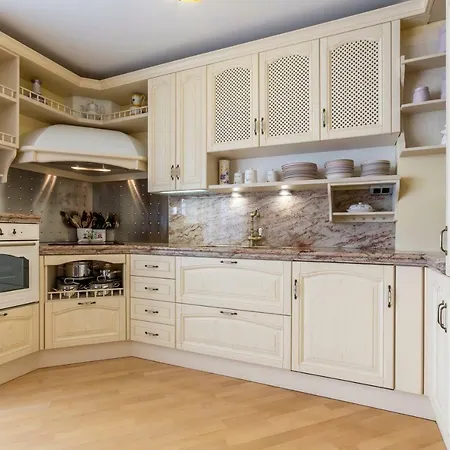 Seaside Penthouse With Hot Tub Sky Living Apartment