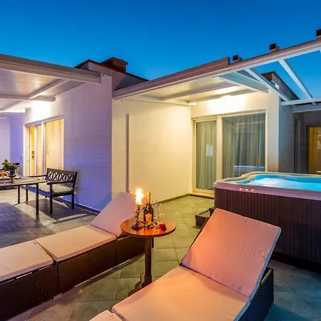 Seaside Penthouse With Hot Tub Sky Living