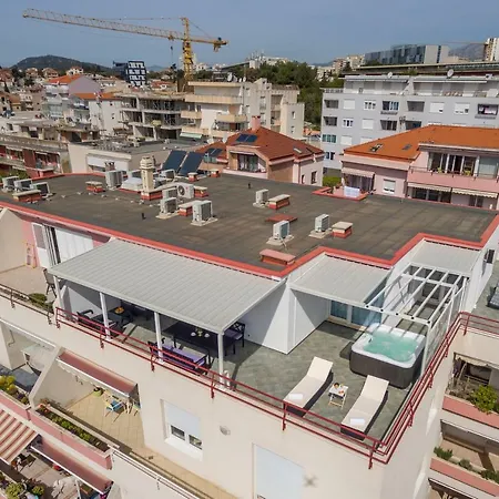 Seaside Penthouse With Hot Tub Sky Living *