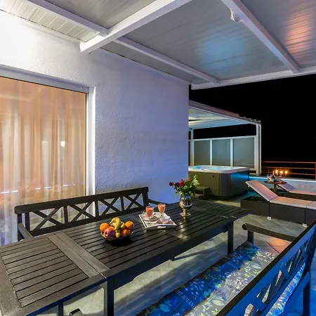 Apartment Seaside Penthouse With Hot Tub Sky Living